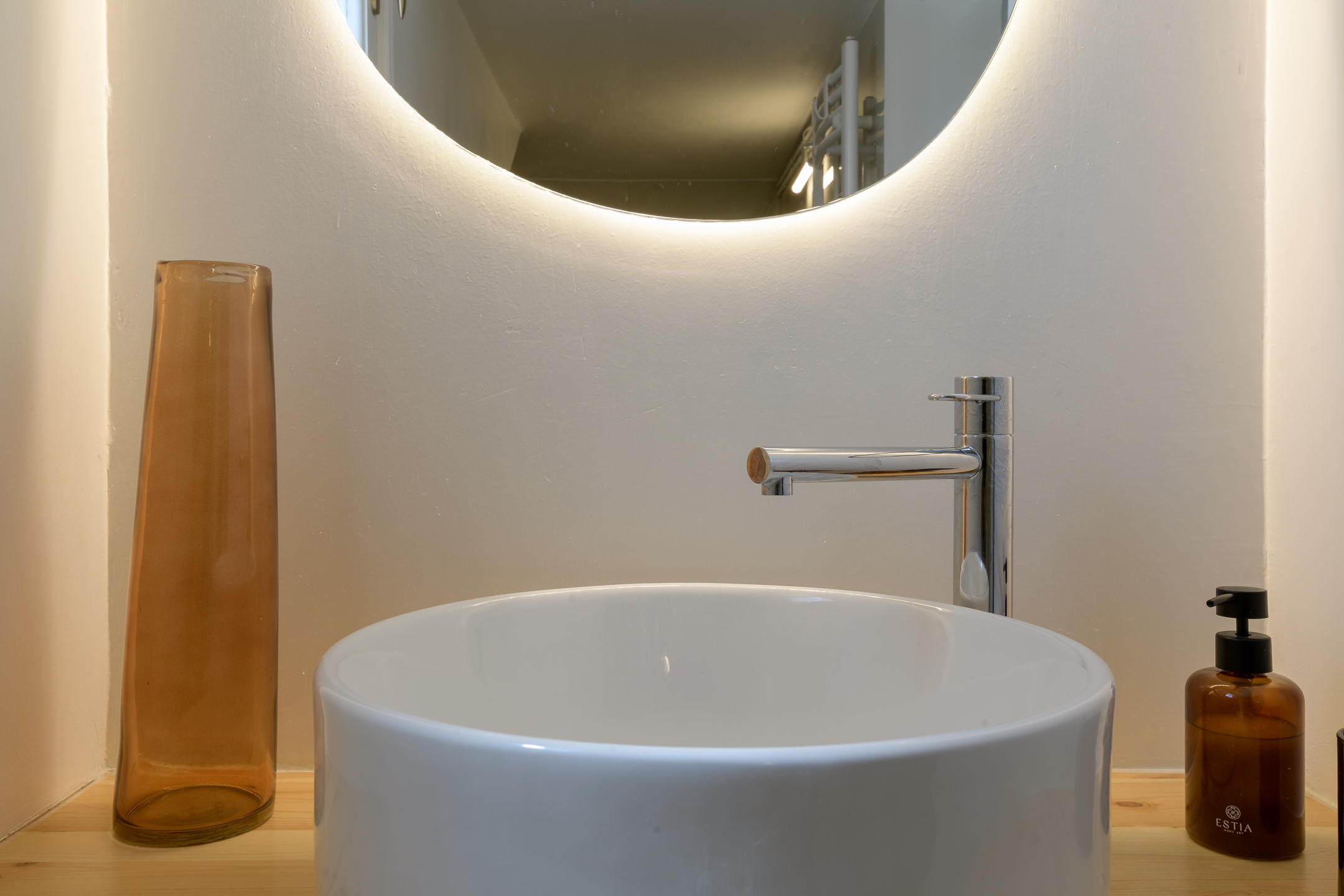 bathroom-sink-vertical