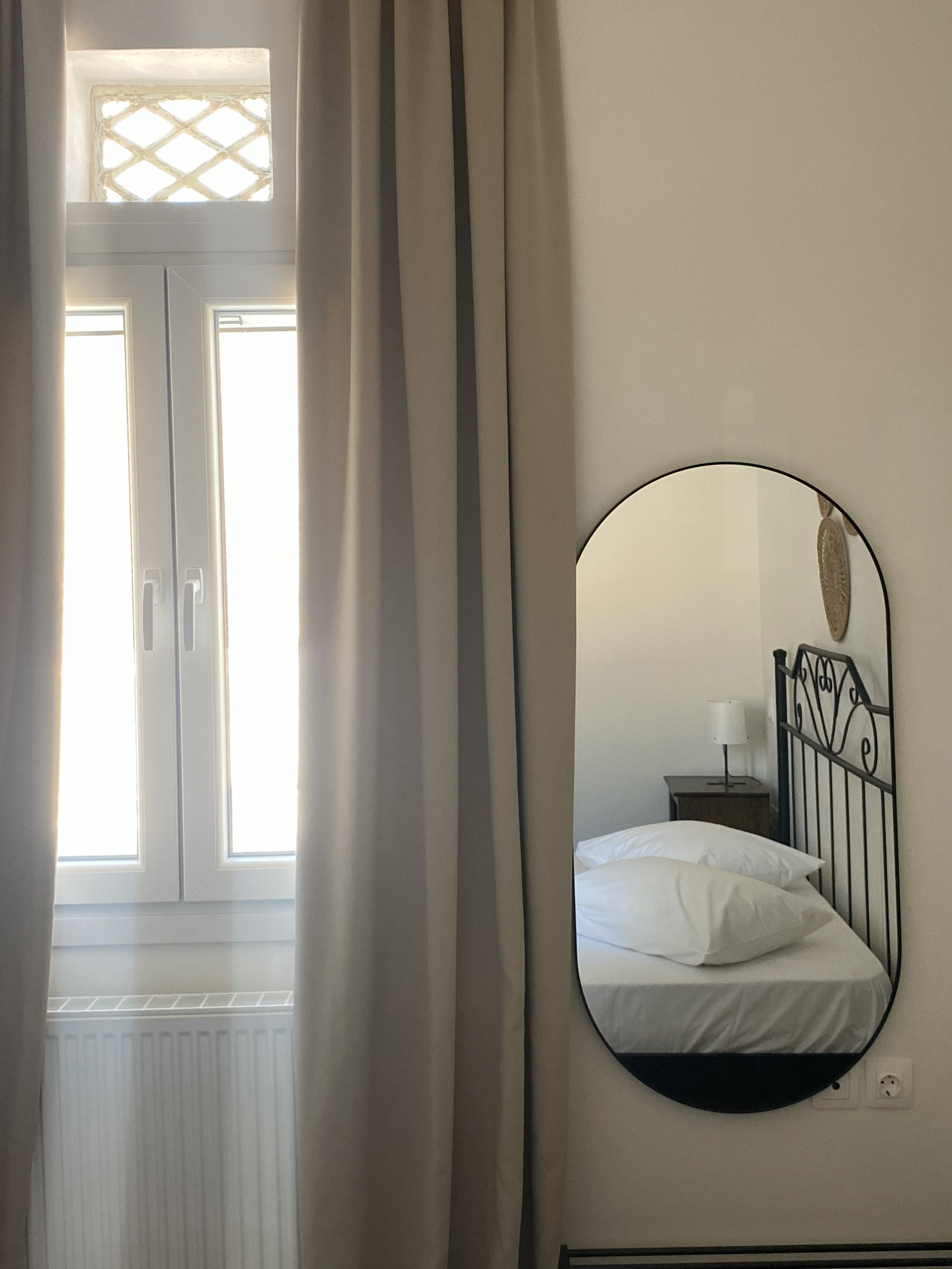 bedroom-mirror