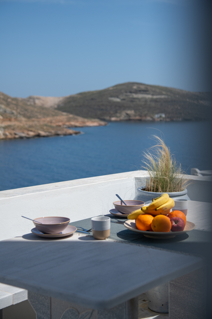 terrace-breakfast
